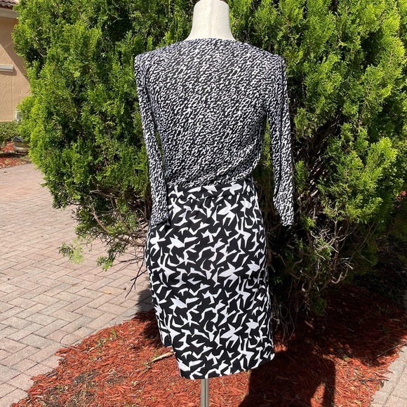 Diane Von Furstenberg Melodi Silk Jersey Surplice Neck Dress - Picture 8 of 9